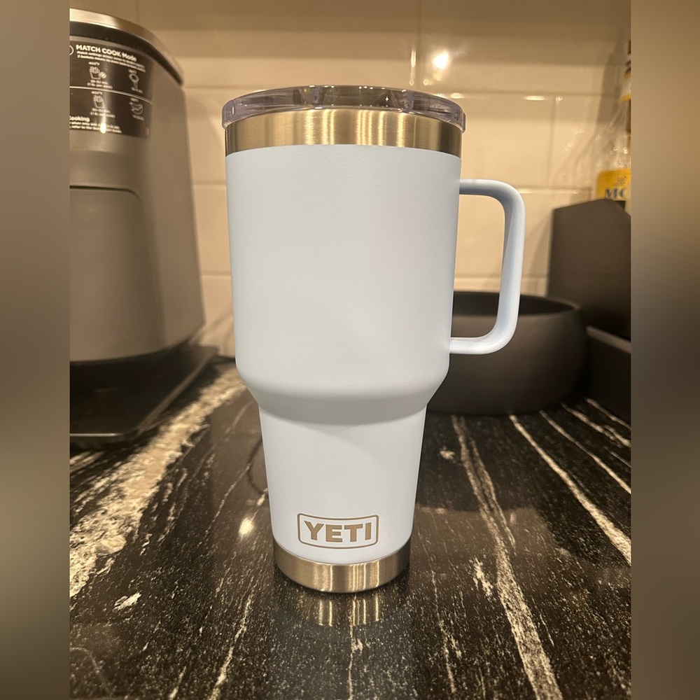 YETI Big Sky Blue 32 Ounce Rambler